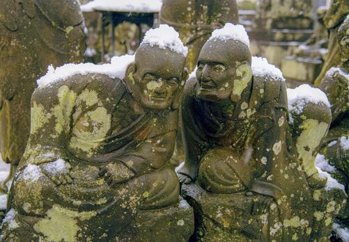 0276雪の朝の五百羅漢像