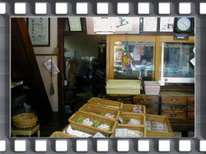 写真:菓子屋横丁にあるお店の内部