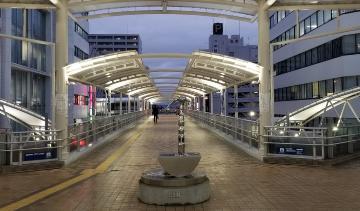 写真:川越駅西口駅前デッキ