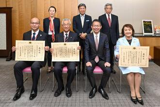 写真:受賞者一同で記念撮影