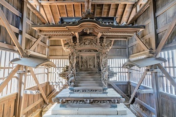 写真:的場八幡神社本殿 外観