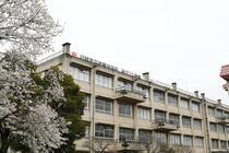 写真:75周年校舎外観