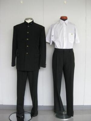 写真:市立川越高等学校男子制服