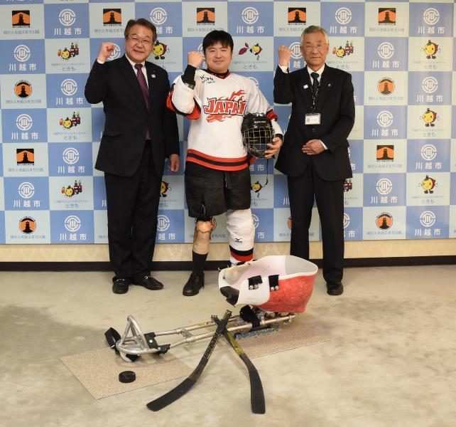 写真：平昌パラリンピックに出場する児玉選手を激励する様子