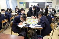 写真:市内高校での出張授業 lifecyclegame