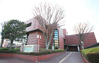 中央図書館の概観写真です。