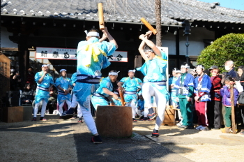 写真:南大塚の餅つき踊り