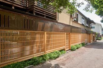 写真：稲荷小路の路地景観（幸すしファサード）1