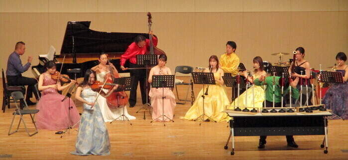 すっぽんを使用して演奏する写真