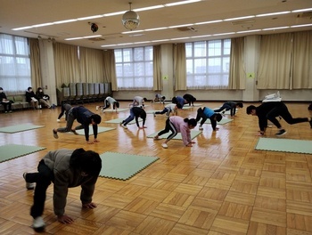 写真：令和6年に開催した教室での講師と参加者の様子