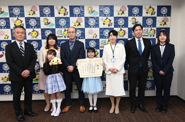 写真：請園さんとご家族や先生方と森田市長