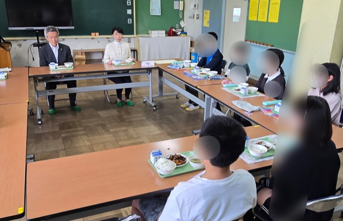 写真：名細小学校訪問