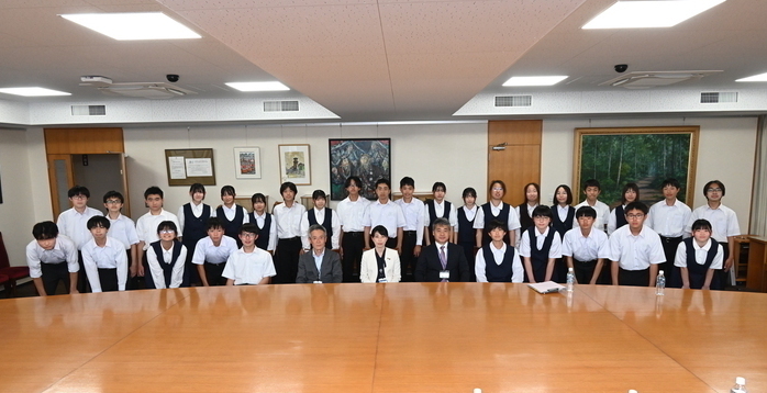 写真：生徒との記念写真