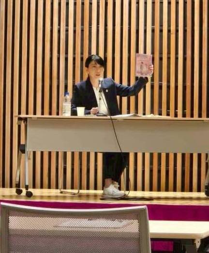 写真：「川越未来サミット」で市長が話している様子